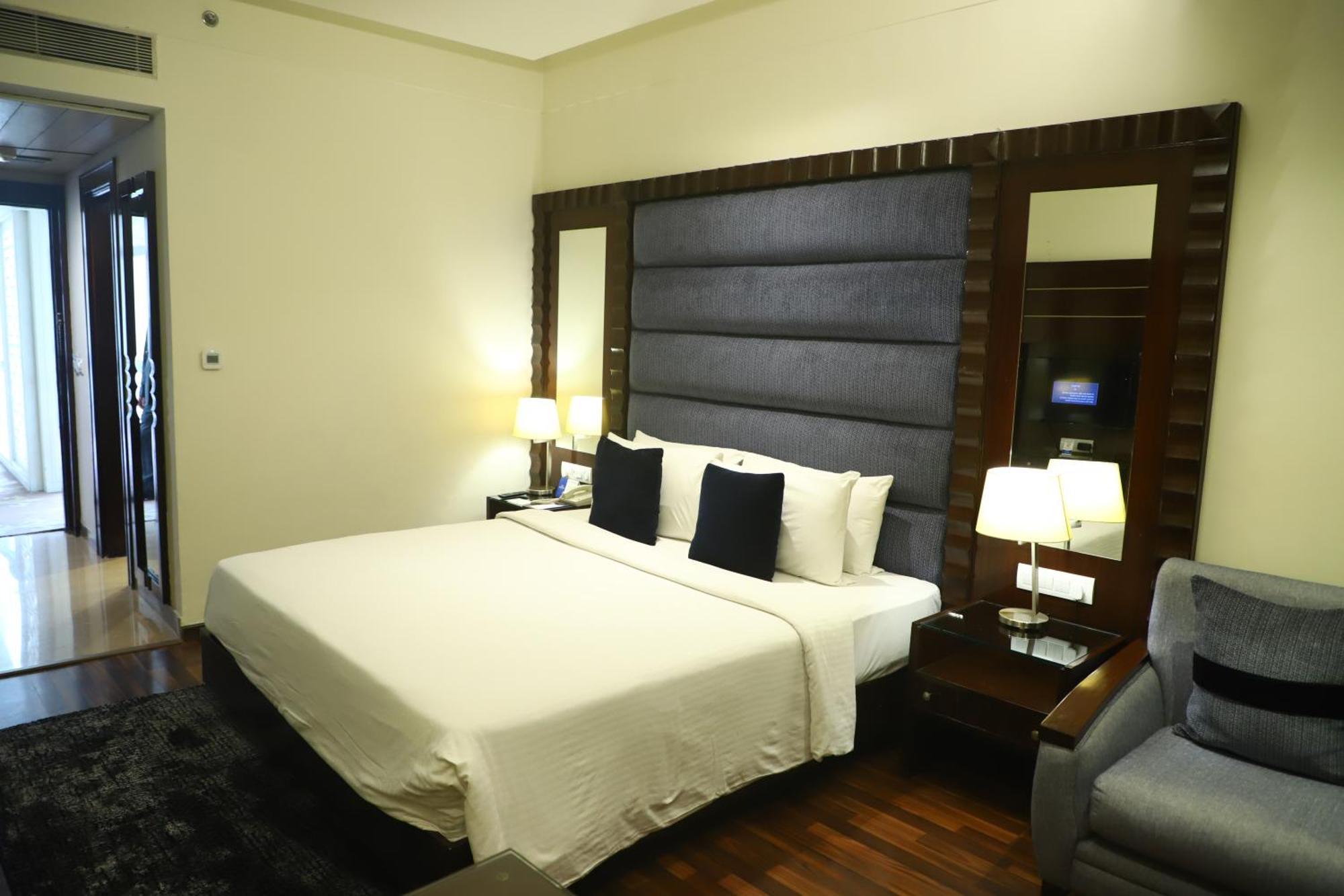 Deventure Sarovar Portico Kapashera, New Delhi Exterior foto