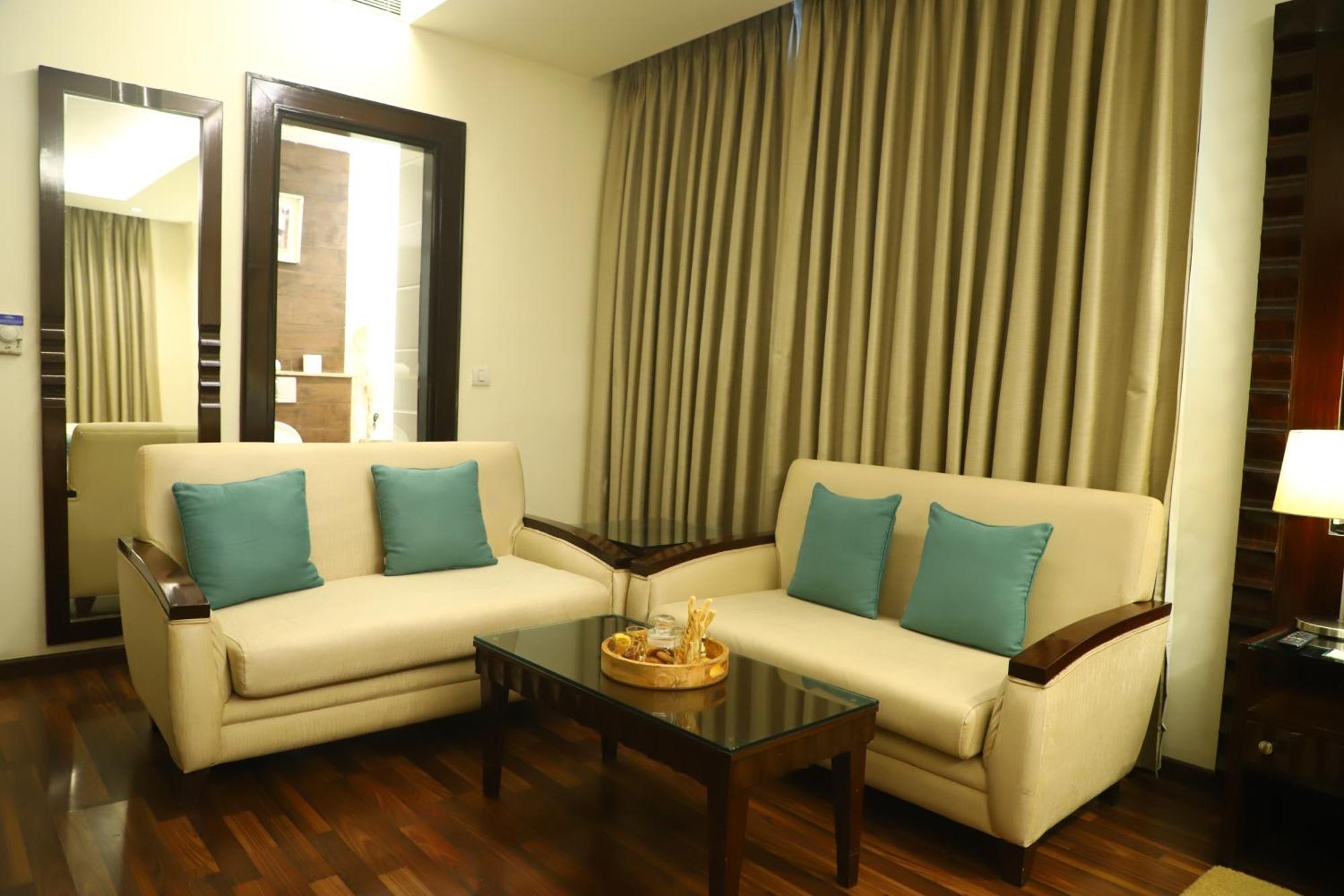 Deventure Sarovar Portico Kapashera, New Delhi Exterior foto