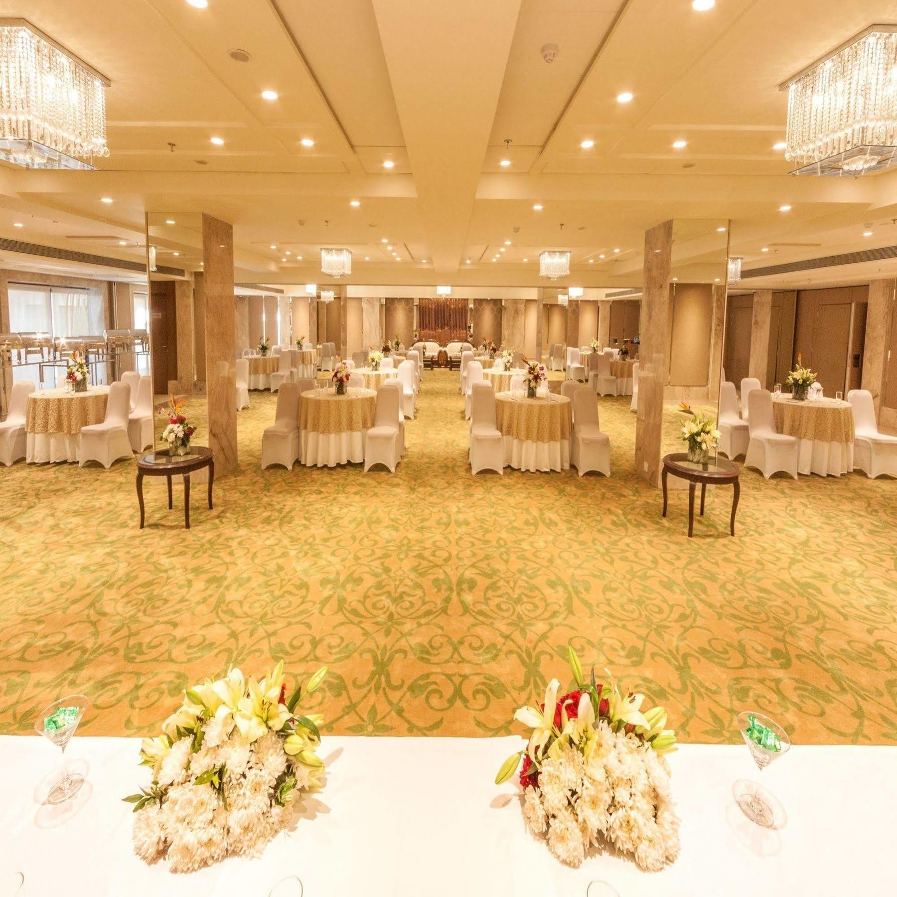 Deventure Sarovar Portico Kapashera, New Delhi Exterior foto