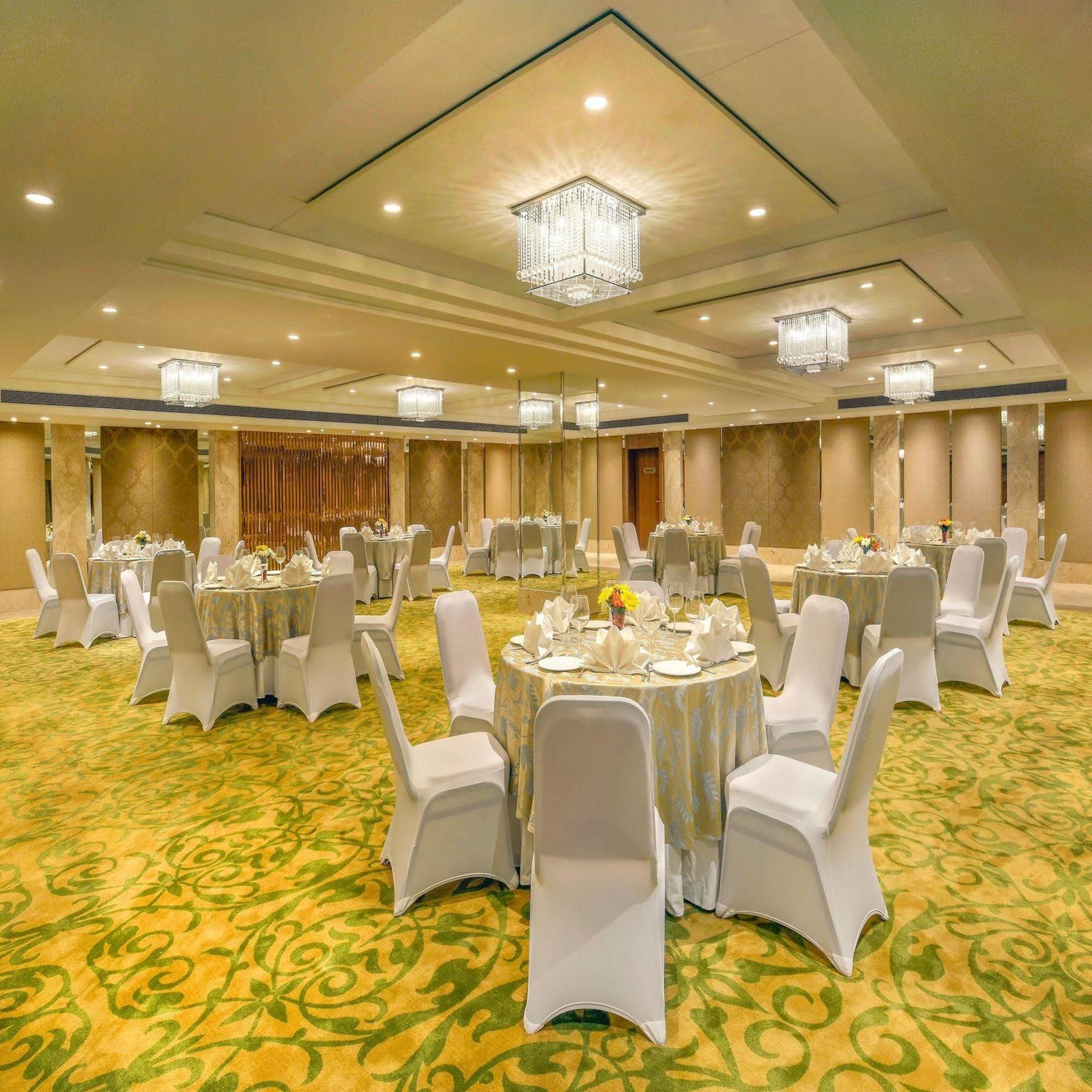 Deventure Sarovar Portico Kapashera, New Delhi Exterior foto